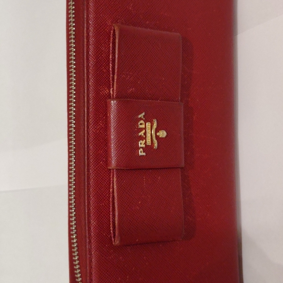 Prada red saffiano leather bow front zip around long wallet - Picture 9 of 12